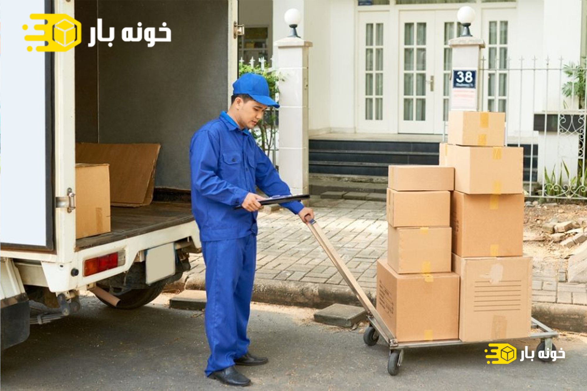 کارگر بسته بندی اسباب کشی